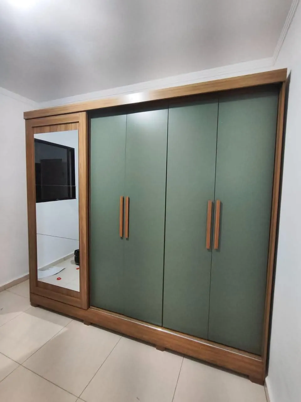 Armário com portas de correr